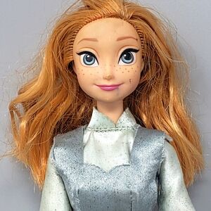 2012 Mattel Frozen Ice Skating Anna Doll